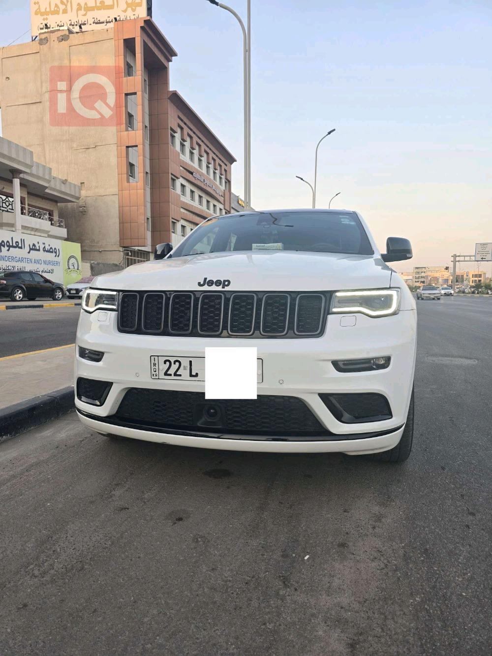 جیپ گراند شیرۆکی